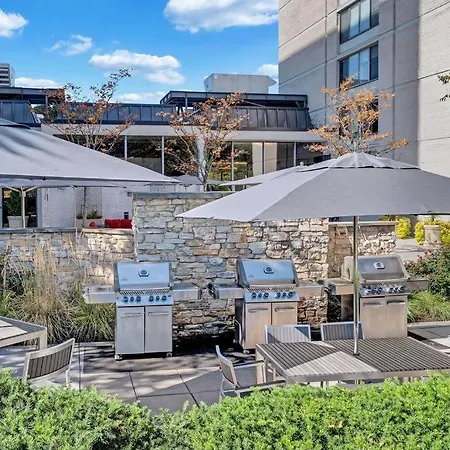 Apartment In Crystal City Near The Subway